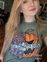 Load image into Gallery viewer, Sorta Sweet Sorta Spooky Pumpkin/Flowers
