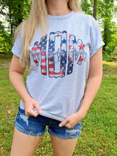 Load image into Gallery viewer, Patriotic MOM Circle Monogram

